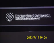 Letra caixa em Aço Inox Escovado com iluminação em led branco.