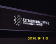 Letra caixa em Aço Inox Escovado com iluminação em led branco.
